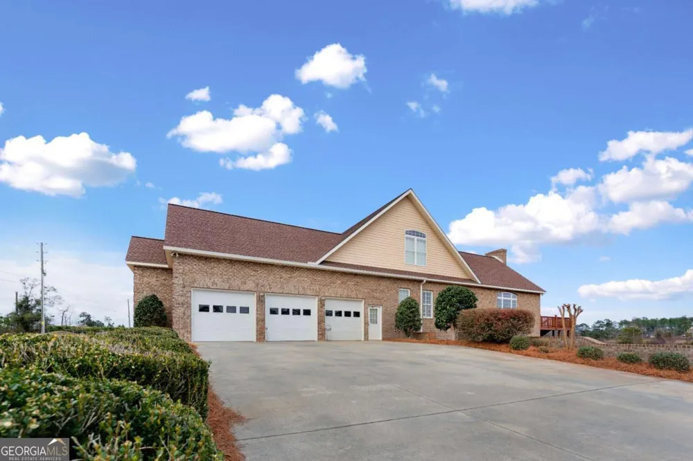 42 Claxton RD Hazlehurst, GA 31539