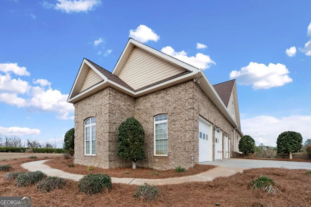 42 Claxton RD Hazlehurst, GA 31539