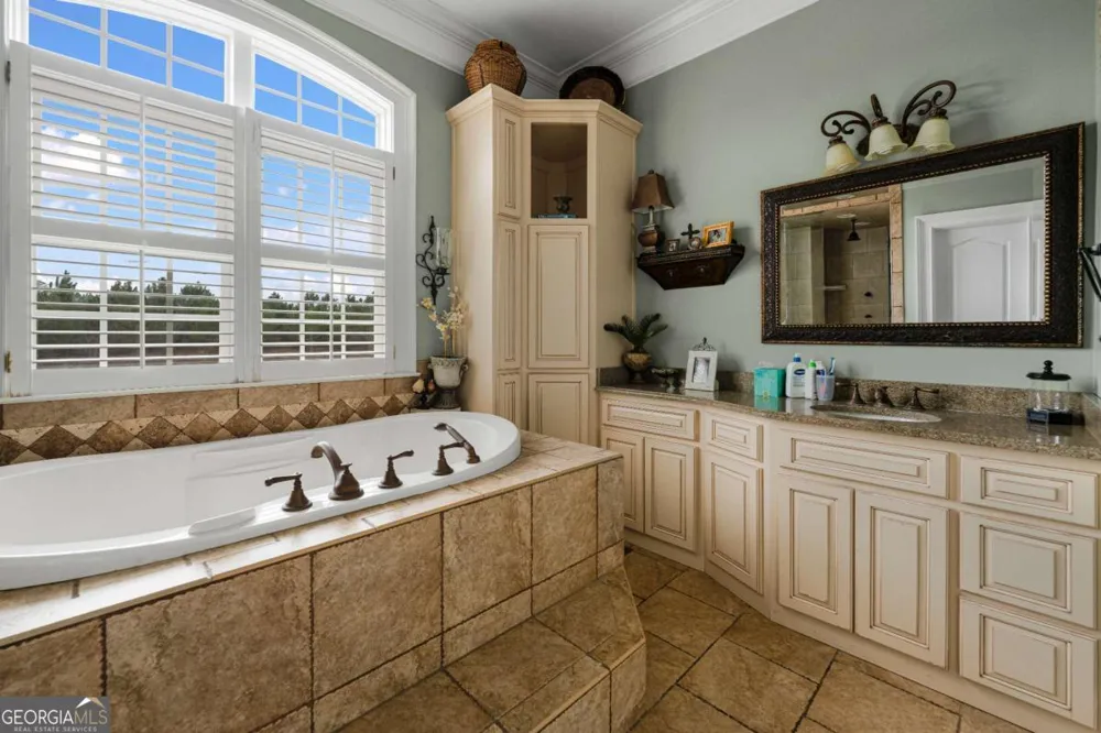 42 Claxton RD Hazlehurst, GA 31539