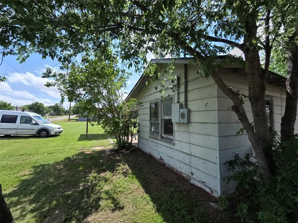 619 Dunbar Street Electra, TX 76360