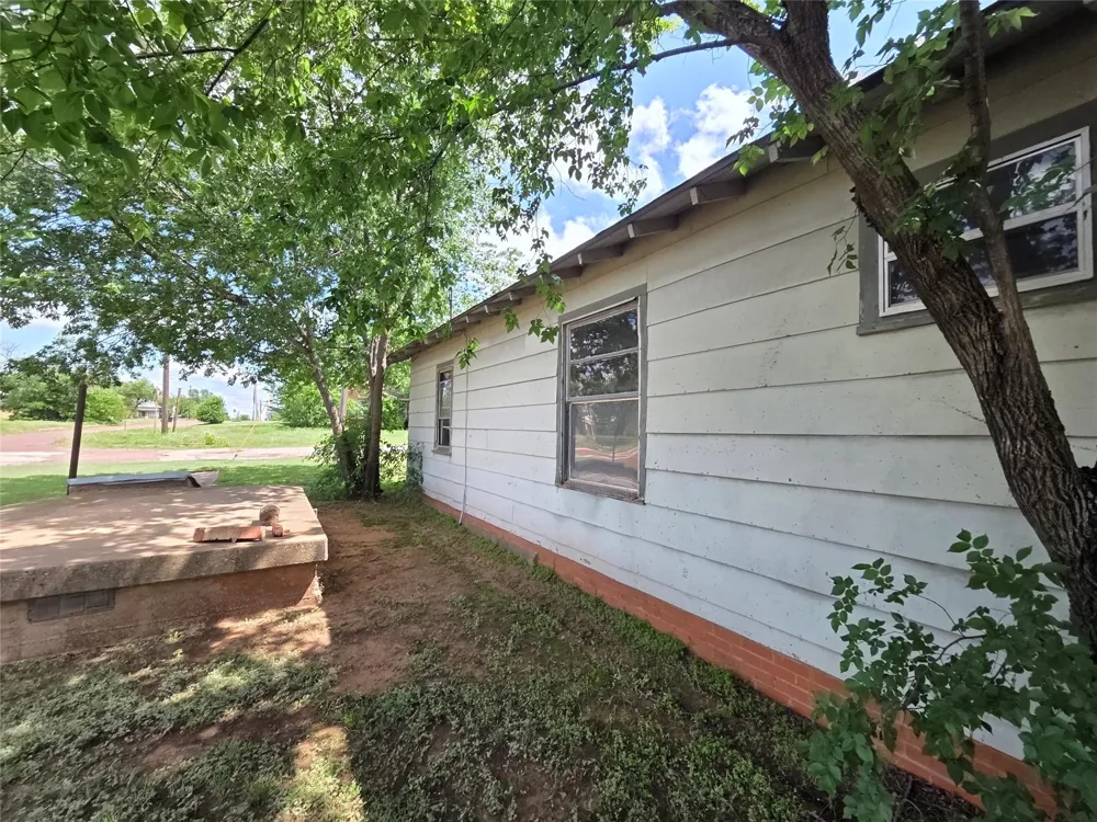 619 Dunbar Street Electra, TX 76360