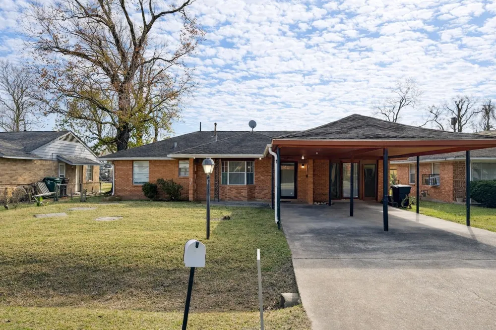 7406 Saint Louis Street