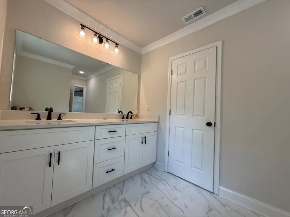 213 Fair ST Baxley, GA 31513