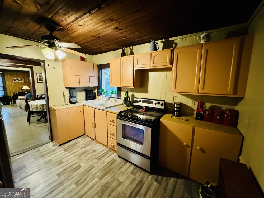 507 S Poplar ST Adel, GA 31620