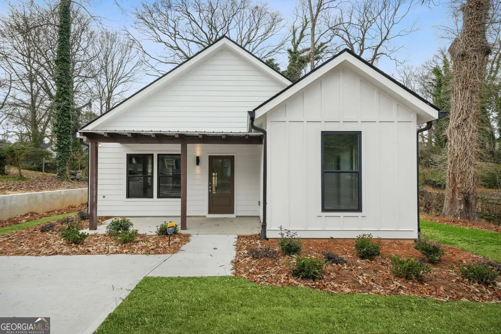 672 Commercial Avenue NW