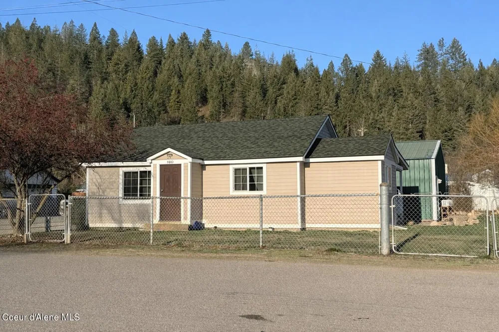 208 S 6th Street Pinehurst, ID 83850