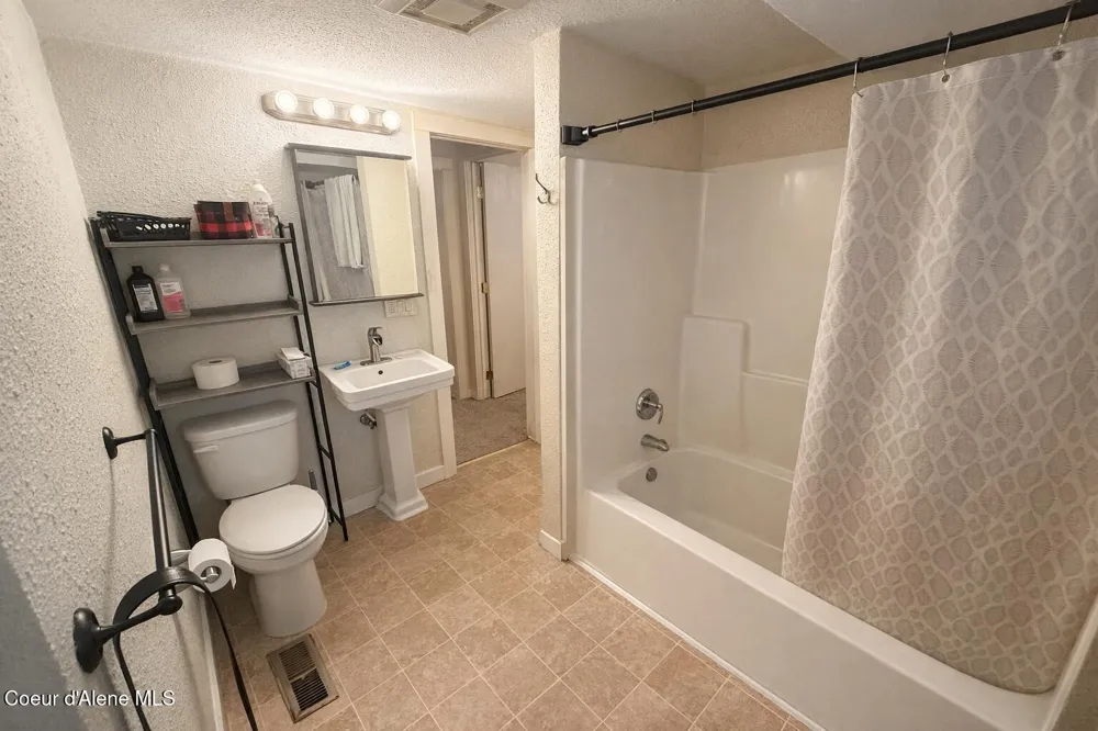 208 S 6th Street Pinehurst, ID 83850