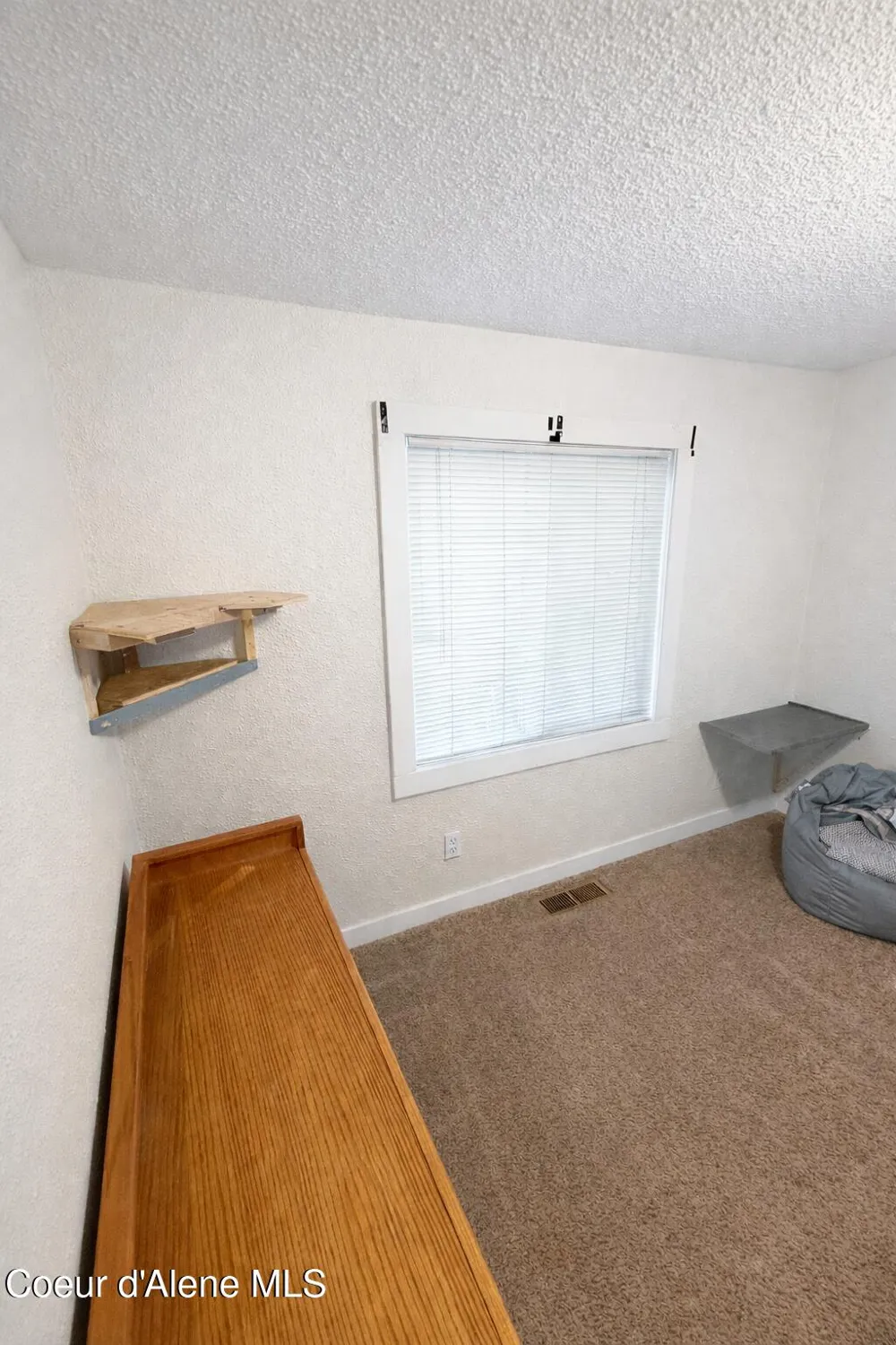 208 S 6th Street Pinehurst, ID 83850