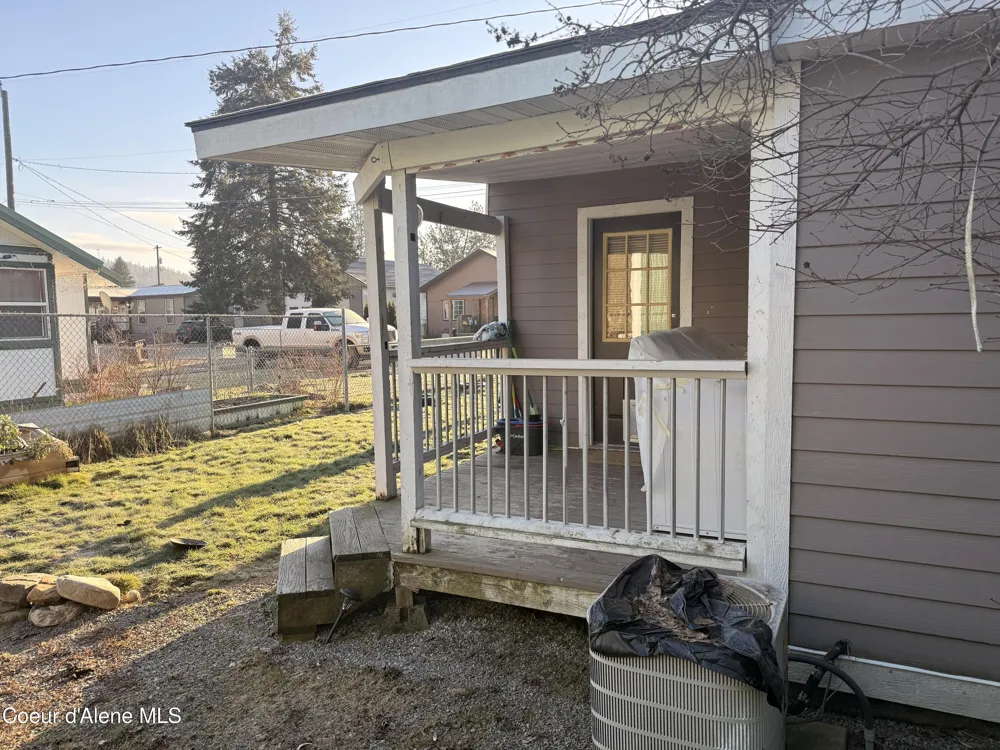 208 S 6th Street Pinehurst, ID 83850