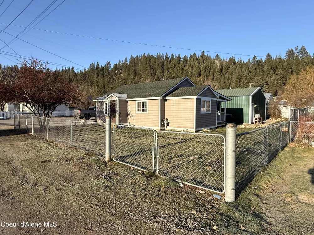 208 S 6th Street Pinehurst, ID 83850
