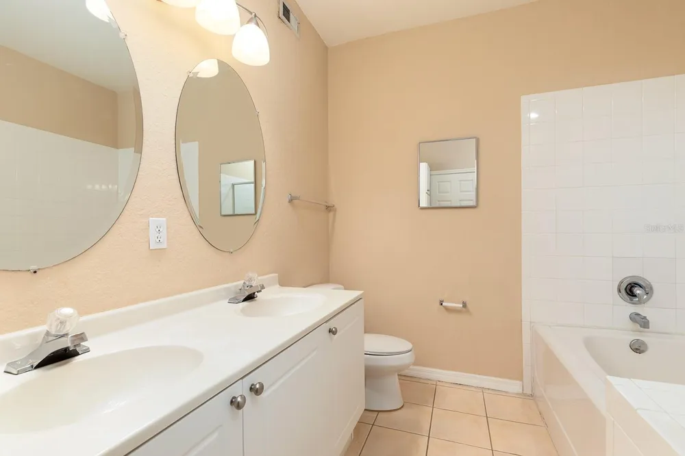 2536 LANCIEN COURT #5 Orlando, FL 32826