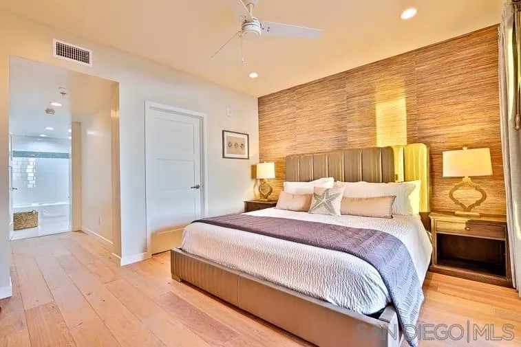 6767 Neptune Pl #202 La Jolla, CA 92037