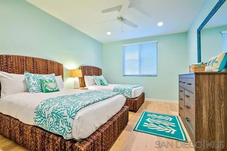 6767 Neptune Pl #202 La Jolla, CA 92037