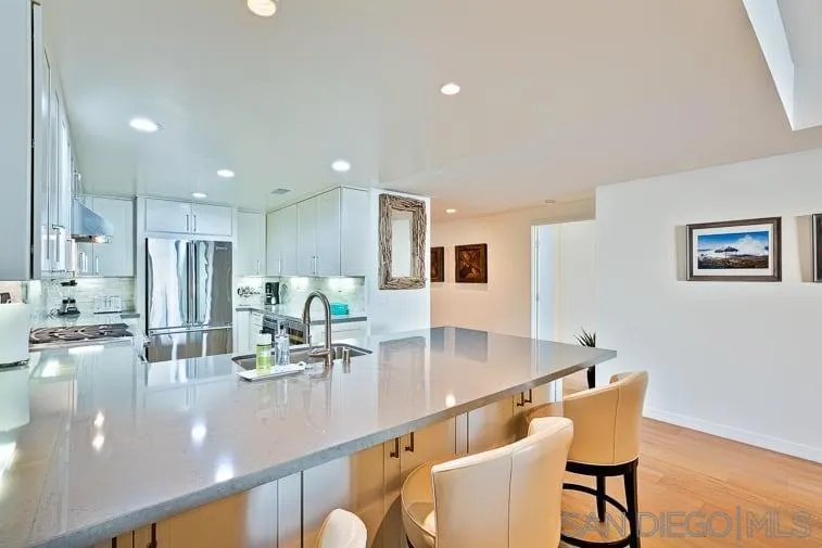 6767 Neptune Pl #202 La Jolla, CA 92037