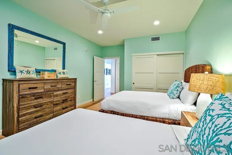 6767 Neptune Pl #202 La Jolla, CA 92037