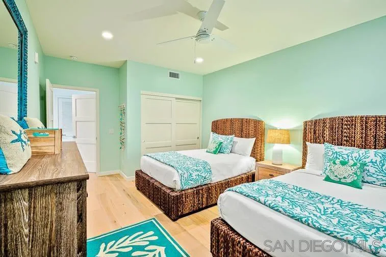 6767 Neptune Pl #202 La Jolla, CA 92037