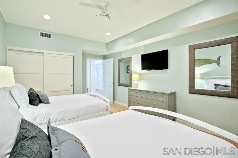 6767 Neptune Pl #202 La Jolla, CA 92037