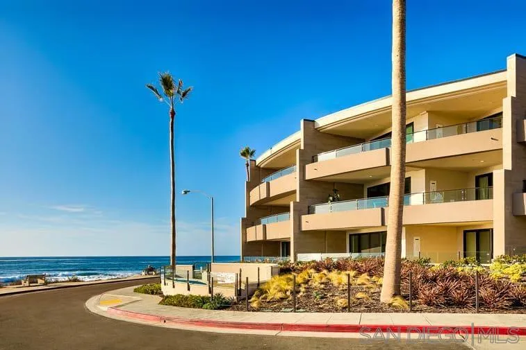 6767 Neptune Pl #202 La Jolla, CA 92037