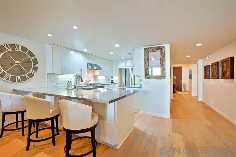 6767 Neptune Pl #202 La Jolla, CA 92037