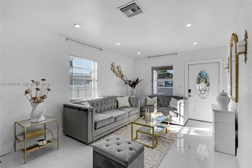 174 E 40th St Hialeah, FL 33013