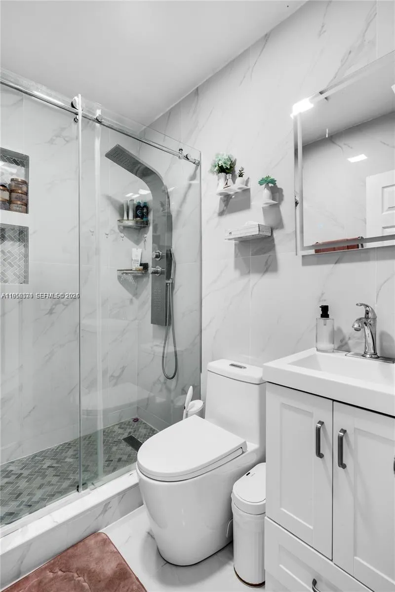 174 E 40th St Hialeah, FL 33013