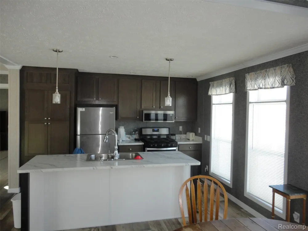 170 Newbury Adrian City, MI 49221