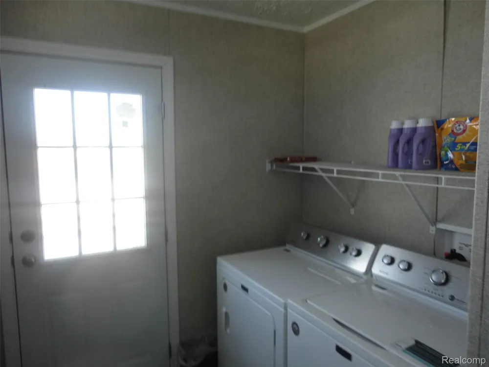 170 Newbury Adrian City, MI 49221