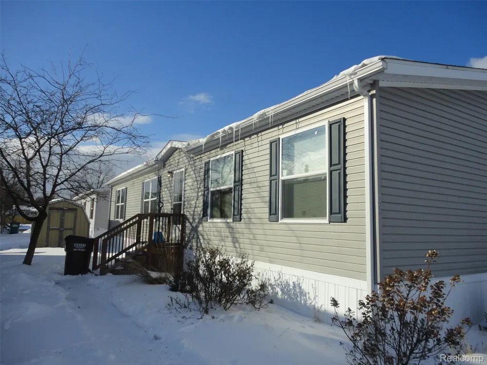 170 Newbury Adrian City, MI 49221