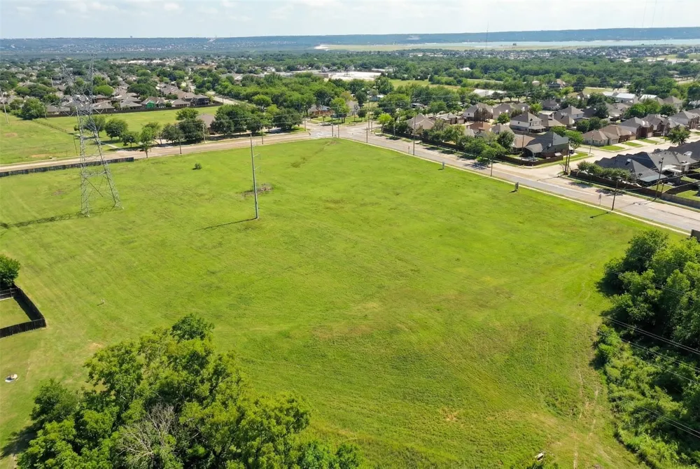 908 Polo Road Grand Prairie, TX 75052