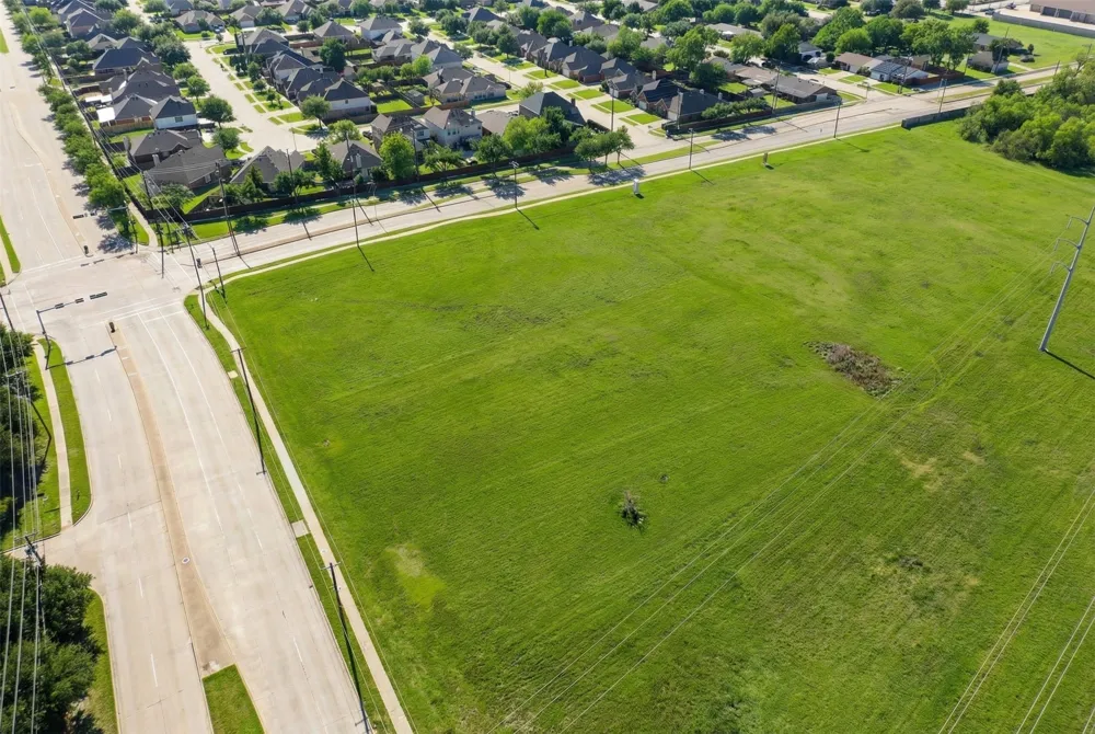 908 Polo Road Grand Prairie, TX 75052