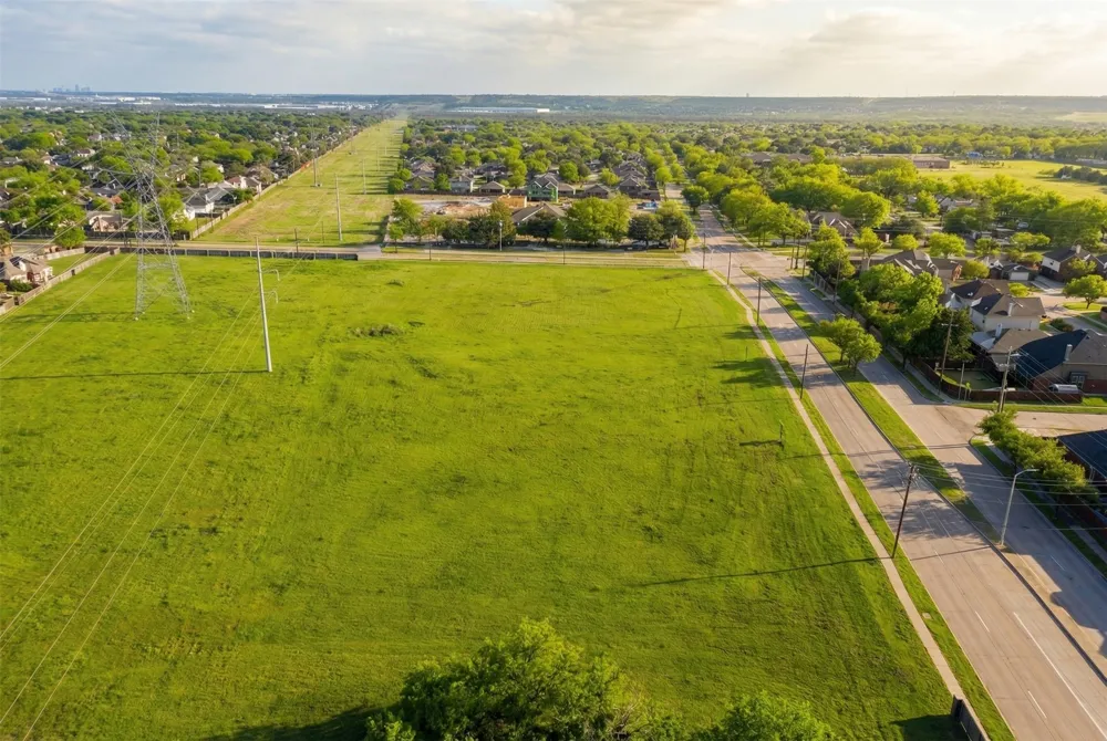 908 Polo Road Grand Prairie, TX 75052