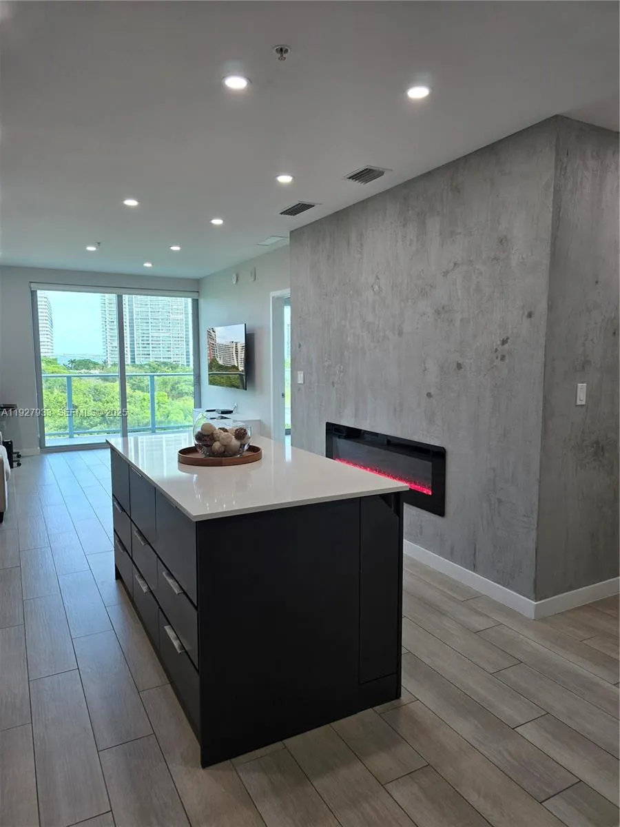 1600 SW 1st Ave #809