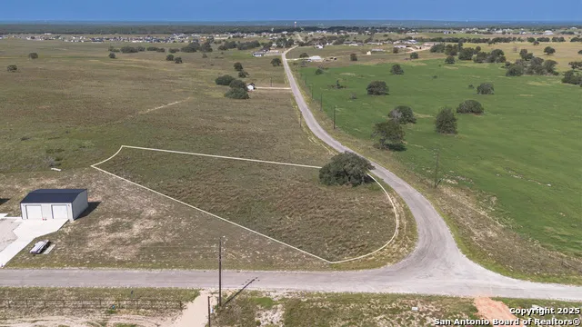 788 Lake Valley La Vernia, TX 78121