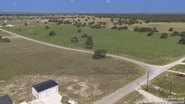 788 Lake Valley La Vernia, TX 78121