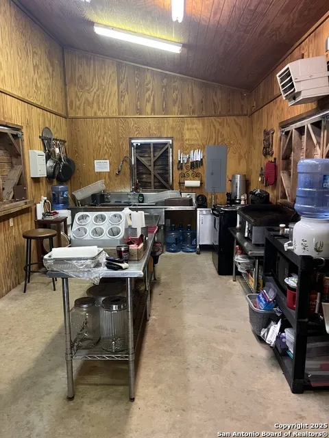 4664 rocky Blanco, TX 78606