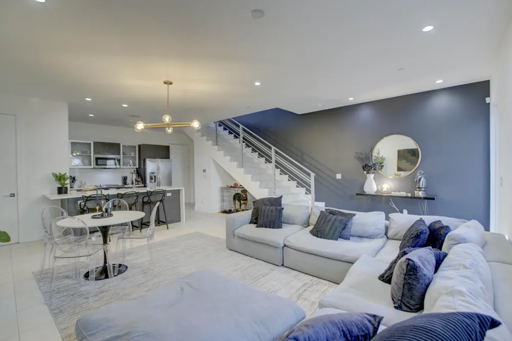 1045 NE 18th Avenue #106