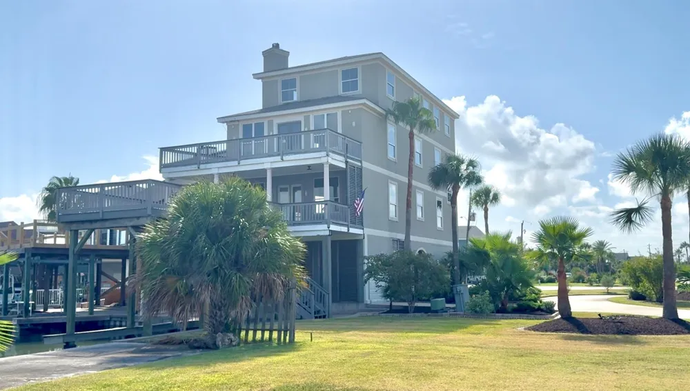 1854 Tiki Drive Tiki Island, TX 77554