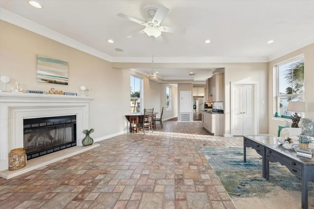1854 Tiki Drive Tiki Island, TX 77554