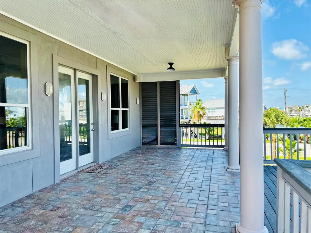 1854 Tiki Drive Tiki Island, TX 77554