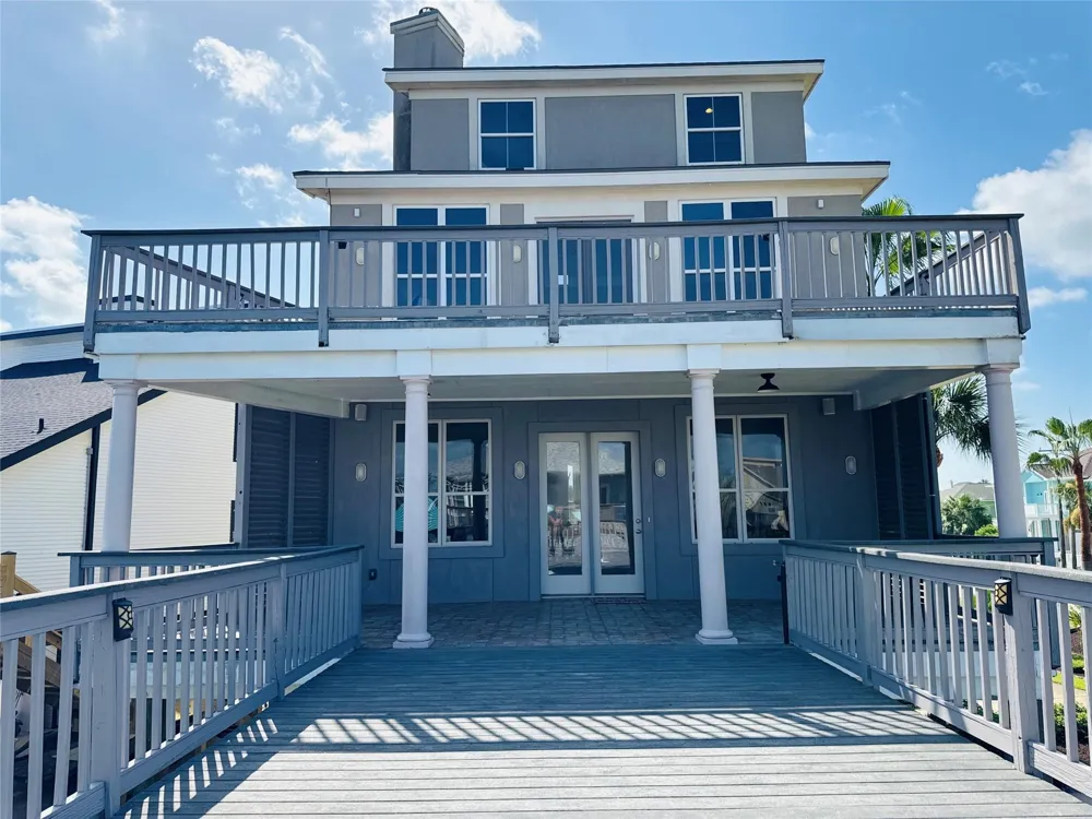 1854 Tiki Drive Tiki Island, TX 77554