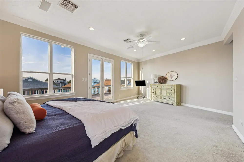 1854 Tiki Drive Tiki Island, TX 77554