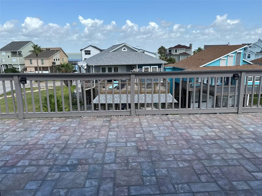 1854 Tiki Drive Tiki Island, TX 77554