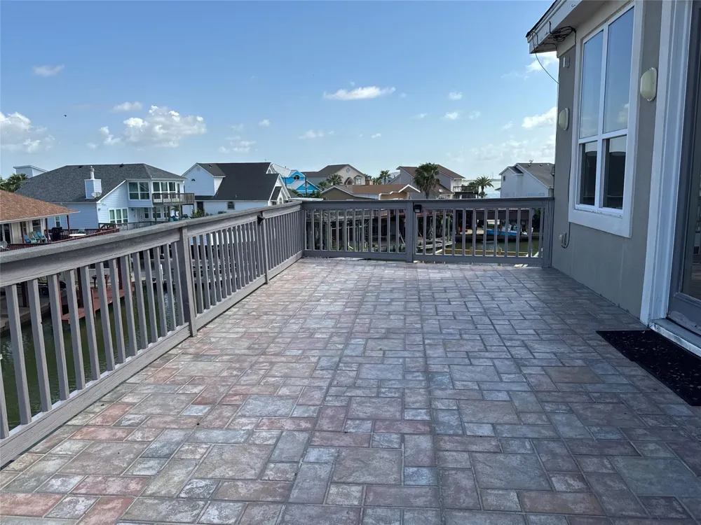 1854 Tiki Drive Tiki Island, TX 77554