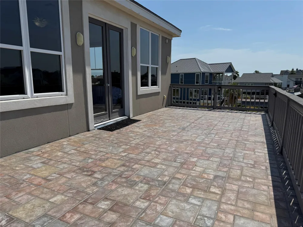 1854 Tiki Drive Tiki Island, TX 77554