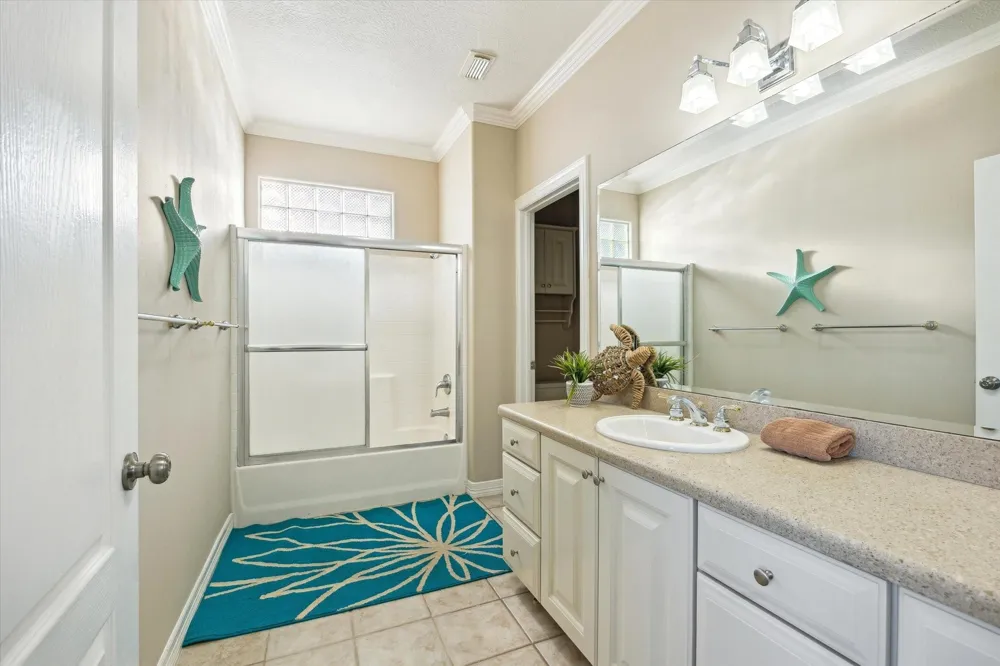 1854 Tiki Drive Tiki Island, TX 77554