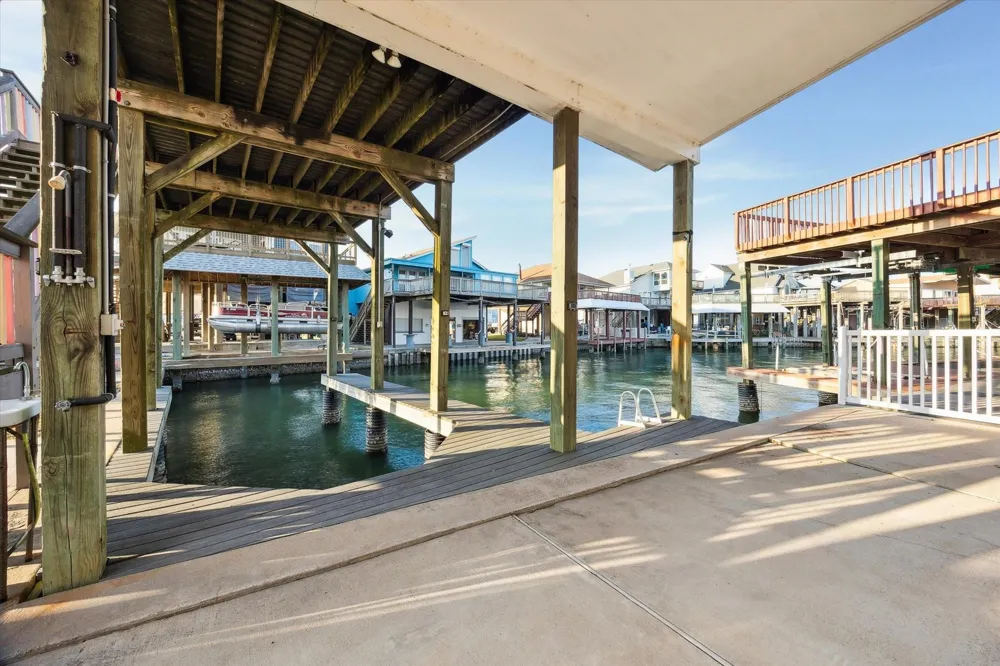 1854 Tiki Drive Tiki Island, TX 77554