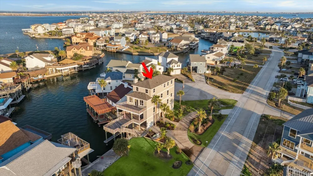1854 Tiki Drive Tiki Island, TX 77554