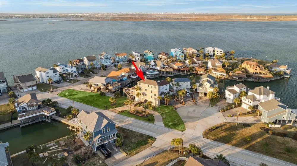 1854 Tiki Drive Tiki Island, TX 77554