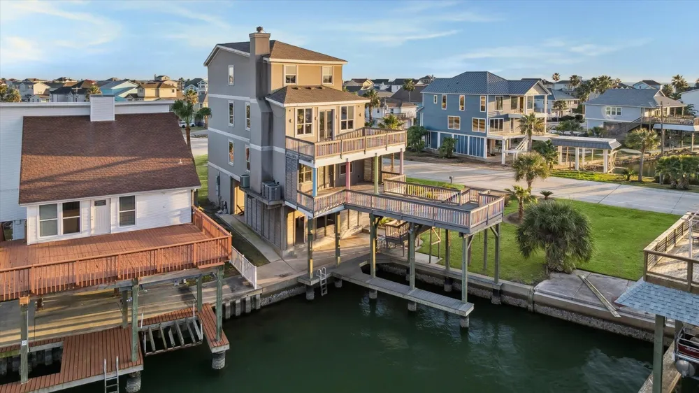 1854 Tiki Drive Tiki Island, TX 77554