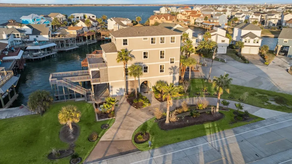 1854 Tiki Drive Tiki Island, TX 77554